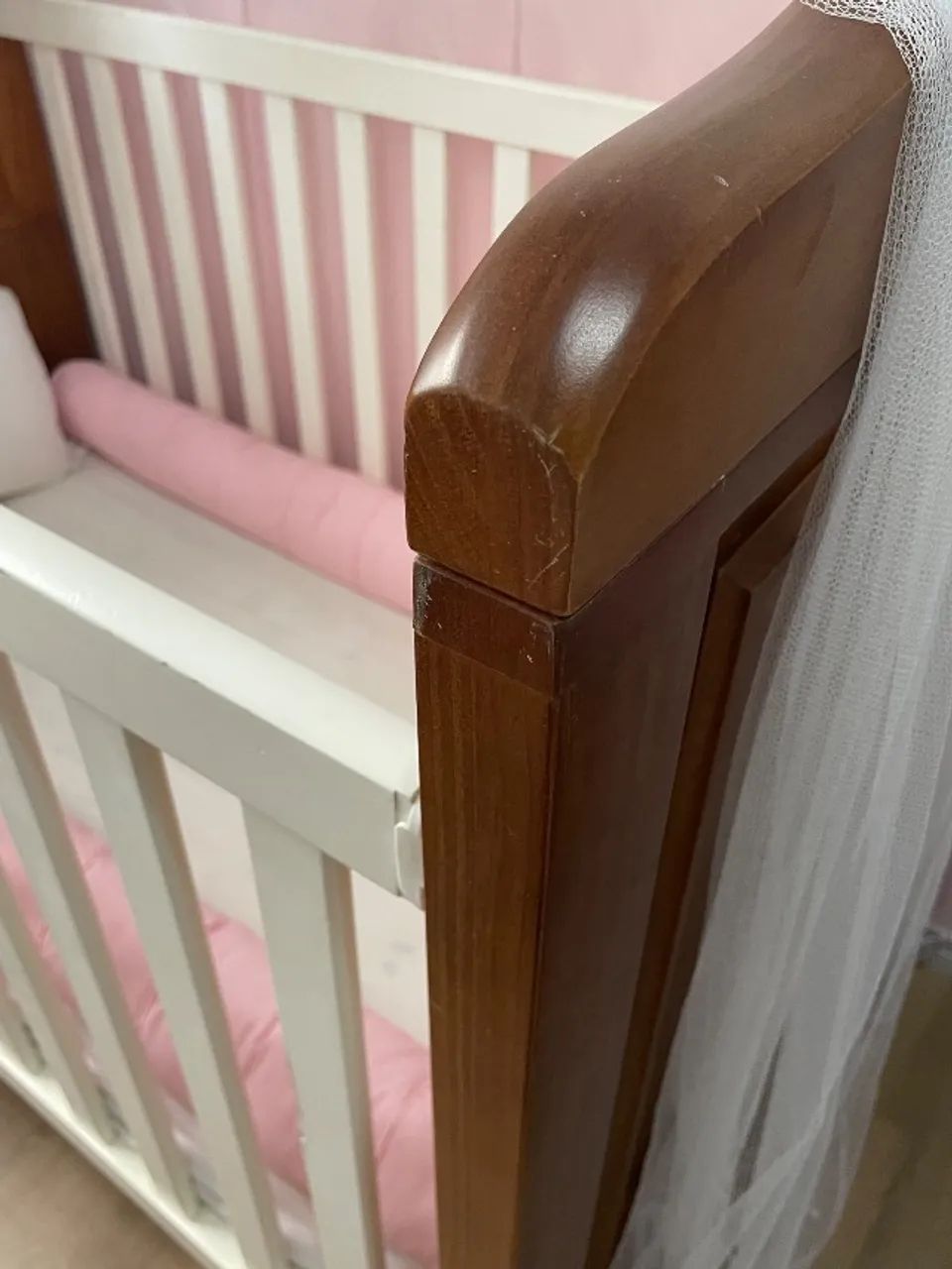 Berço de madeira maciça que vira cama - Foto 3