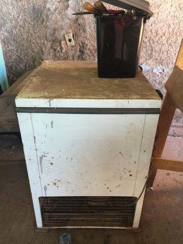 Freezer para retirar o motor e peças - Foto 3