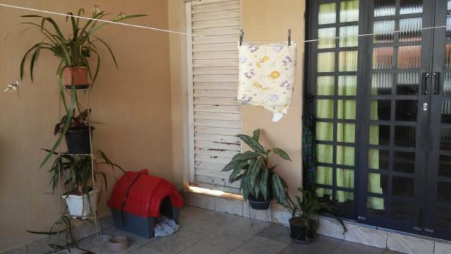 Vendo ou troco casa de 3 quartos na Samambaia sul troco no riacho Fundo II - Foto 2