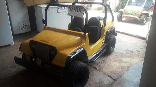 Vendo ou troco por moto ou terreno jeep da fapinha