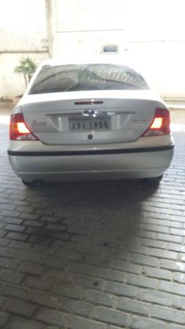 Focus Ghia sedan automático com teto solar
