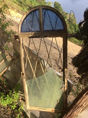 Janela pequena, basculante e roda - Foto 2