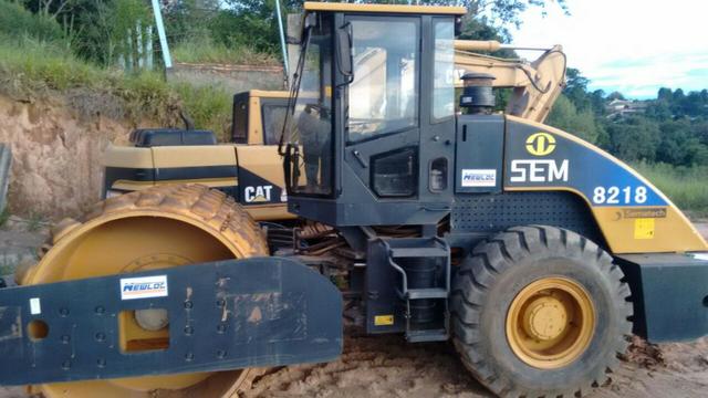 Rolo compactador "SEM Caterpillar" 8218 liso com kit pata ano 2013 500 horas n volvo jcb