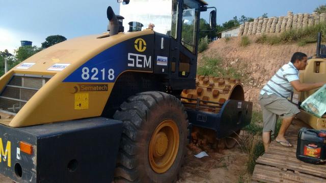 Rolo compactador "SEM Caterpillar" 8218 liso com kit pata ano 2013 500 horas n volvo jcb - Foto 3