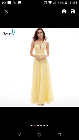 Baixou!!! Vestido de festa, na cor vermelha, bordado e bem rodado, lindo