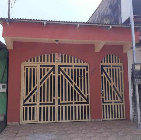 ALUGUEL | Casa no Centro à poucos metros da orla