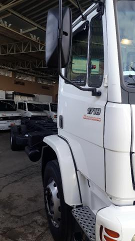 Mb 1718 2011/11 com 125.000 km originais sem retoque de pintura - Foto 13