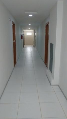 Apto no Araçagy, na descida da praia, com 02 qtos, 2 banheiros, 5º andar - Foto 2