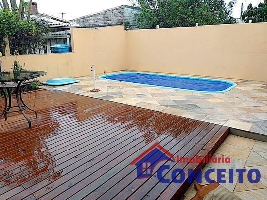 C395 - Linda residência em ótima localização a 300 metros do mar - Foto 7