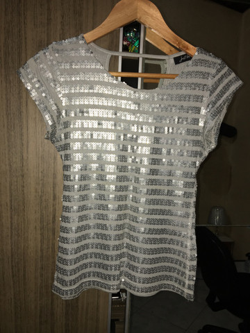 Blusa lantejoulas cinza - Foto 2