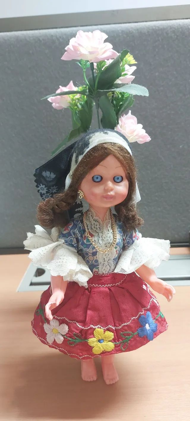 Boneca Antiga Olhos De Vidro Com Roupa Típica E Lenço Coleção