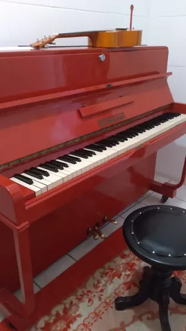 Cordas Dentro De Um Piano De Cauda Vermelho Jogo Do Piano