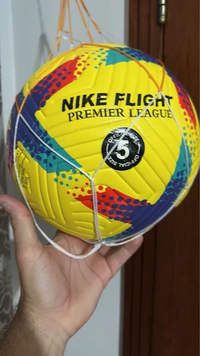 Bola de futebol Nike e Adidas - Esportes de Quadra e Ao Ar Livre