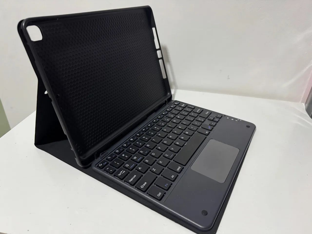 Capa com teclado iPad 9