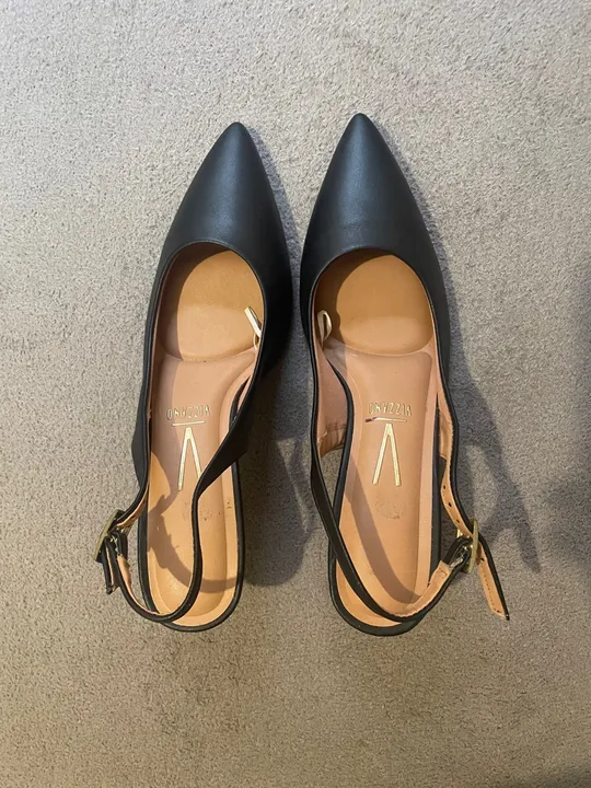 Sapato slingback salto médio fino - Preto | Vizzano