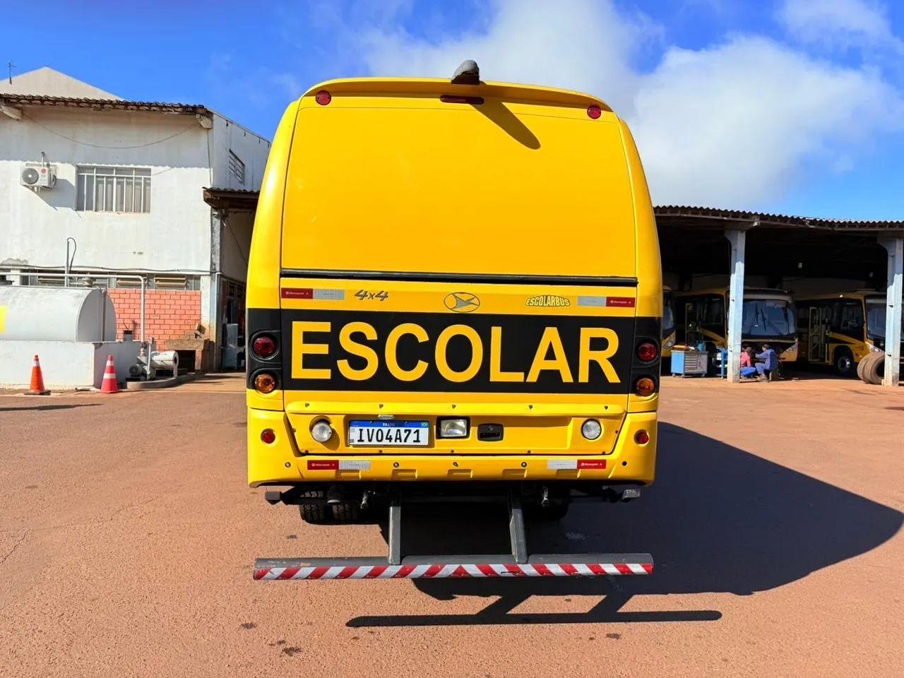 Microônibus Volare V8L 4x4 ano 2012/2013 motor cumins isf 4cc em cascavel,PR - Foto 7
