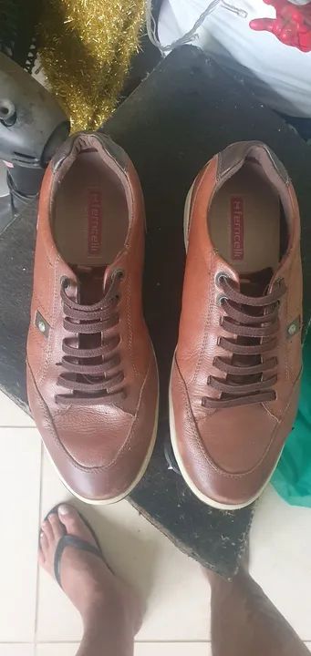 Vendo sapatenis em couro legítimo pouco usado  - Foto 6