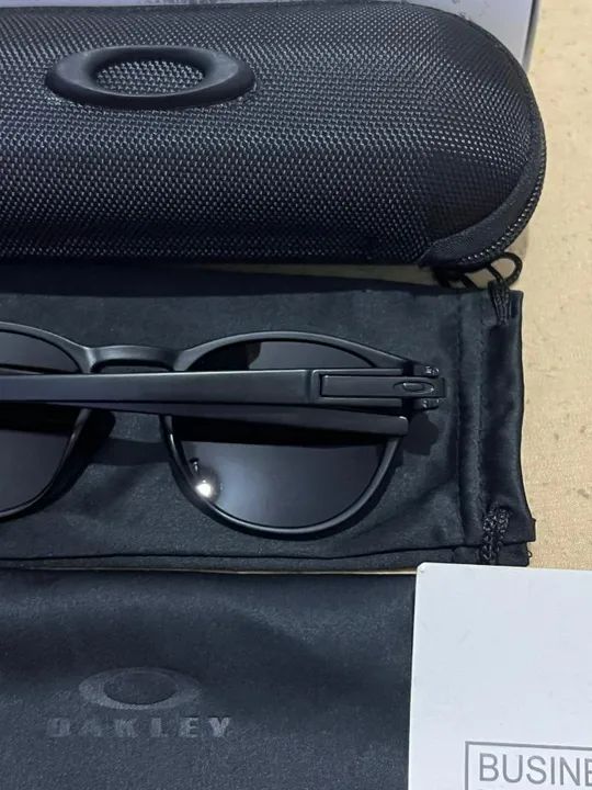 Óculos de Sol Oakley Latch Matte Black/Lente Black - Foto 4