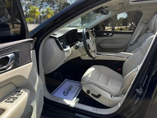 Volvo XC60 D5 Momentum 2.0 4WD Diesel 71 Mil Km 2020 - Foto 4