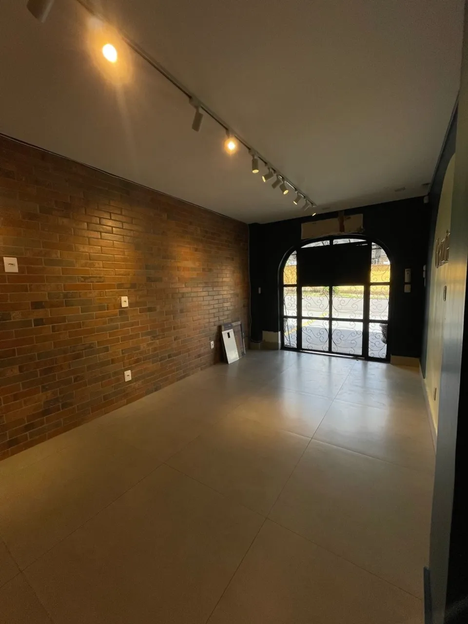 Alugo sala comercial/loja/escritório de 34m2! Ótimo acabamento,localizacão: St, Aeroporto