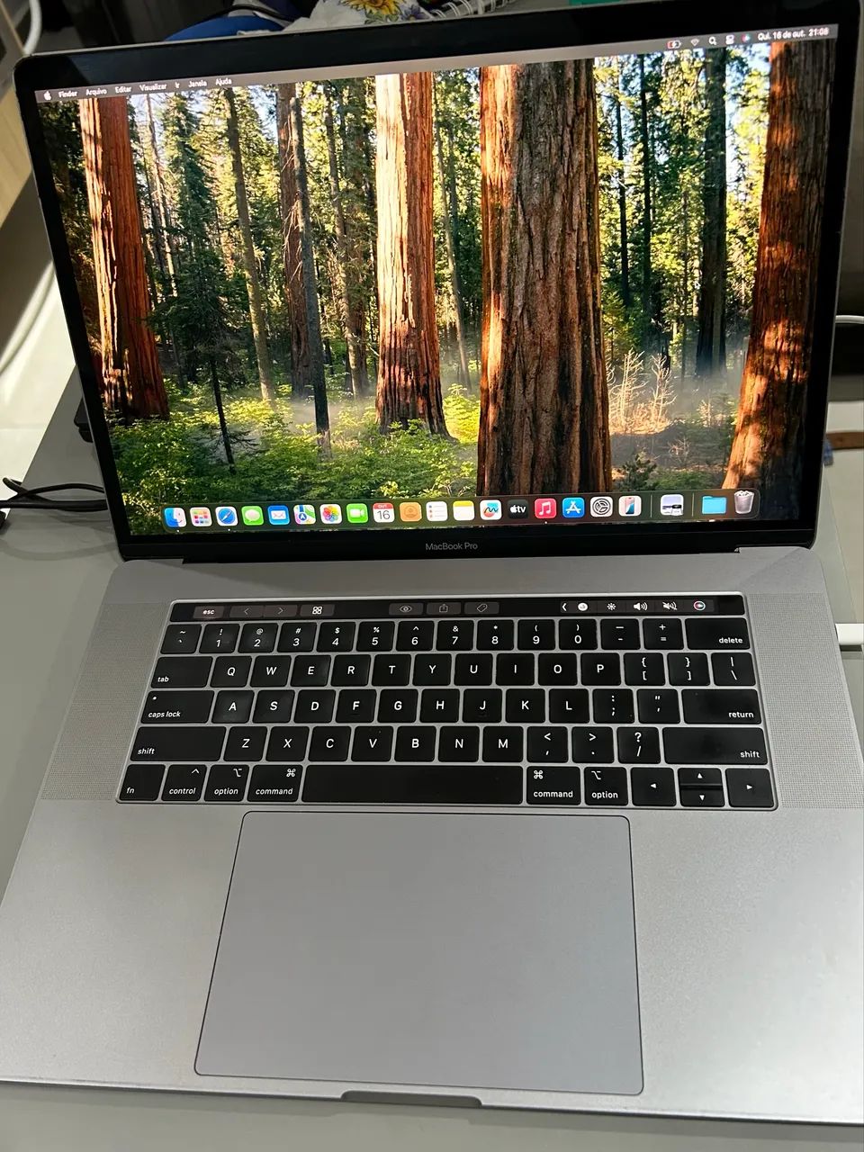 MacBook Pro 15? (2019) - i7 / 16GB / 250GB SSD / Touch Bar + Touch