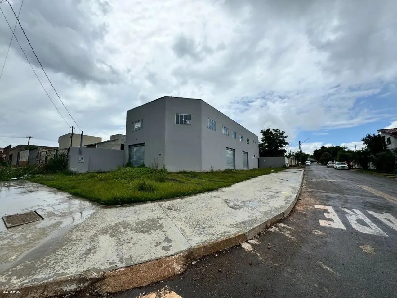 Sala Comercial para Locação em Goiânia, Setor Garavelo, 2 banheiros, 4 vagas