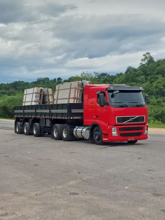 Caminhão Volvo FH 420 engatado carreta graneleira vanderleia. - Foto 2
