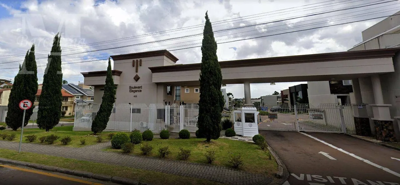 Sobrado em condomínio fechado, com 3 dormitórios para alugar, 300 m² por R$ 7.740/mês - Ba