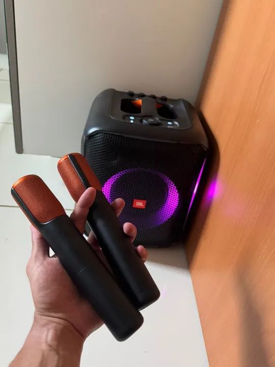 JBL PartyBox Encore com Microfone e Karaokê