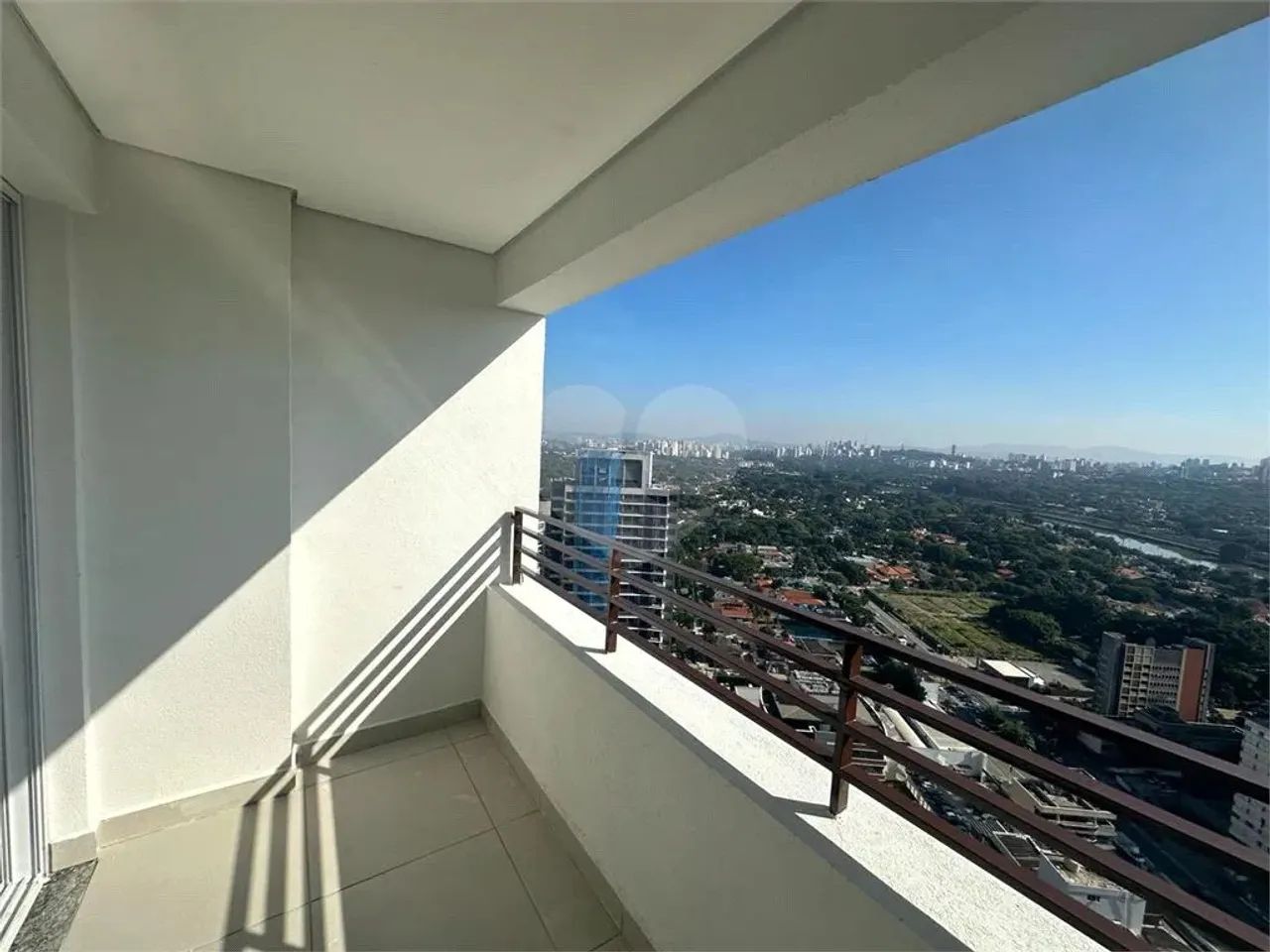 Apartamento Compacto e Moderno - 32m² | 1 Dormitório (Suíte) | 1 Vaga
