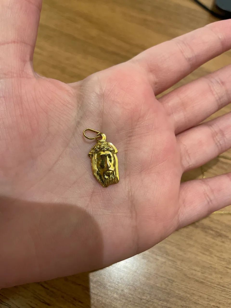 Pingente Face de Cristo folheado a ouro 18K - RAHRA
