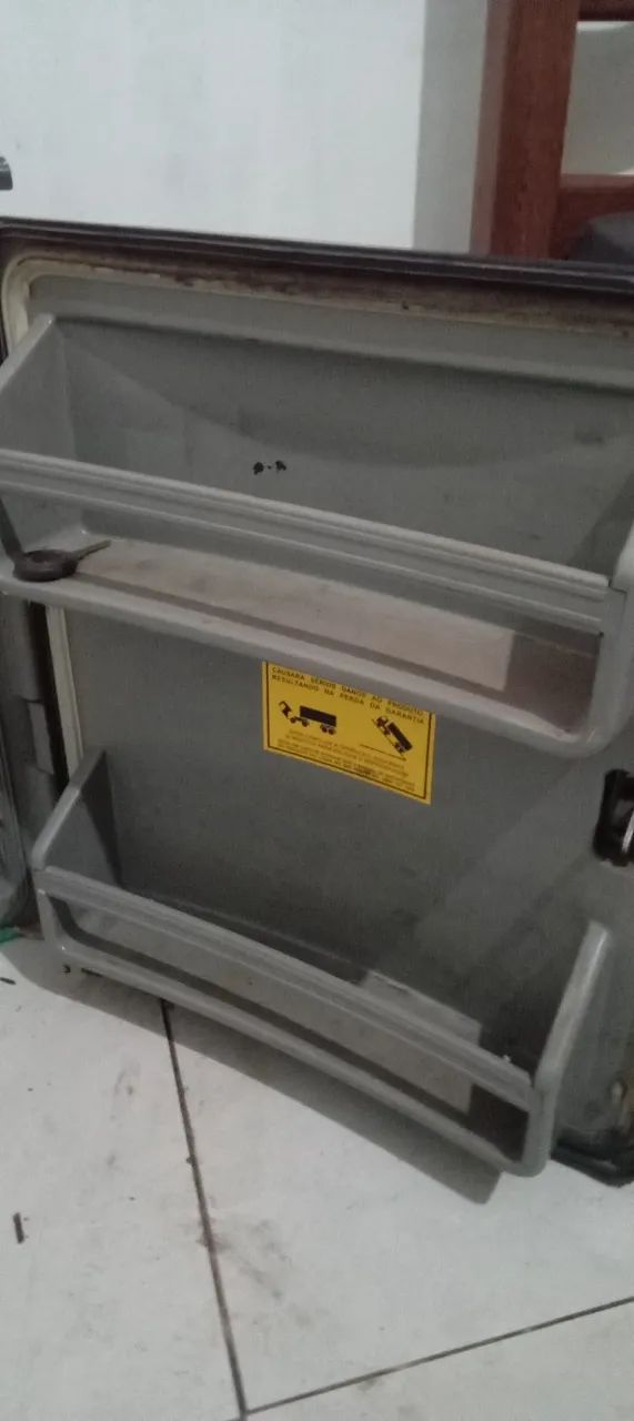 Geladeira resfriar 75litros seminova acompanha garantia e notas fiscais  - Foto 2