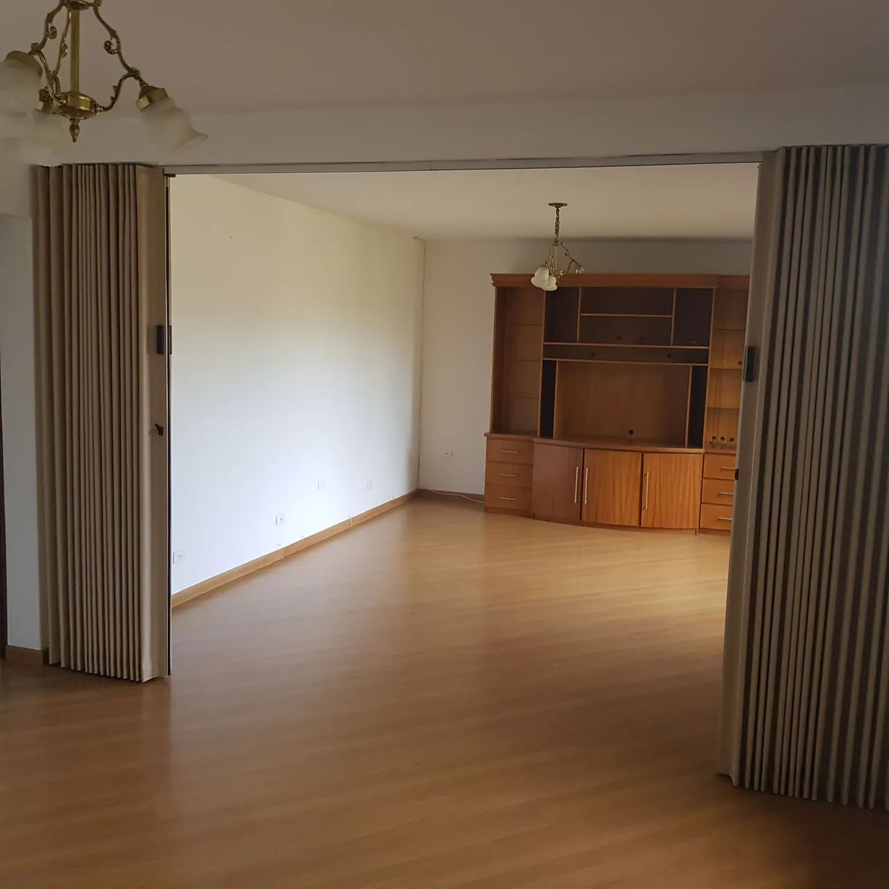 Casa com 4 quartos, sendo 2 suítes. 2 salas, cozinha com armários  e demais cômodos  - Foto 3