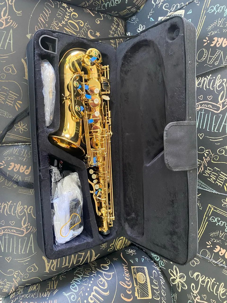 Saxofone alto Mib marca Fontai - Foto 5