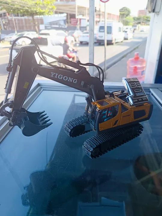 Mini Escavadeira de Controle Remoto 11 Canais- Yigong