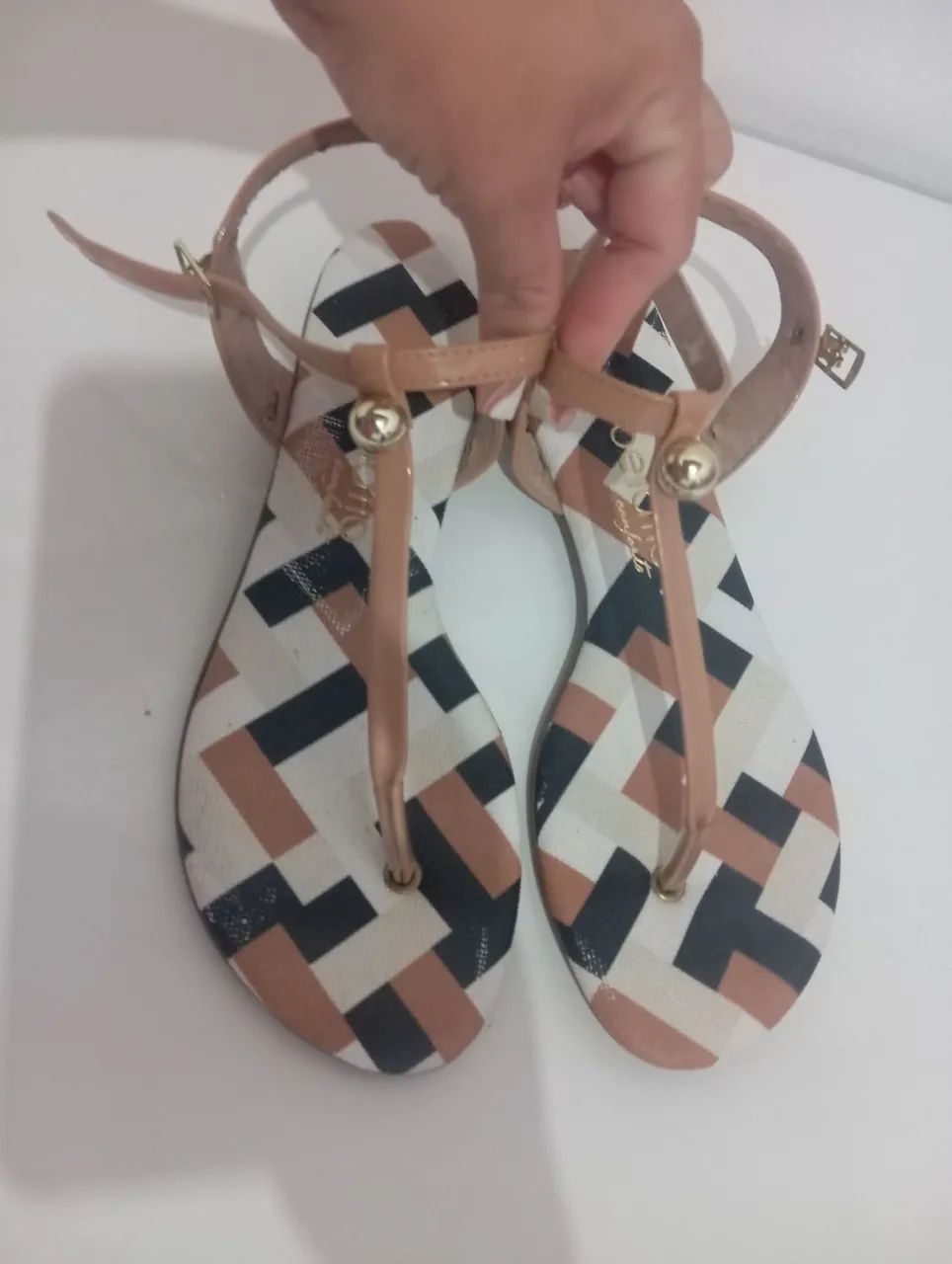 Sandália rasteirinha geometrica