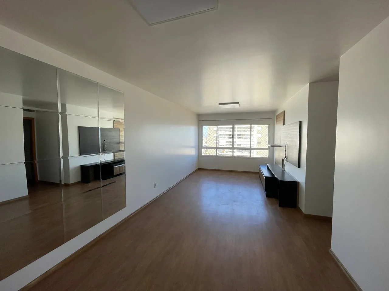 Apartamento para aluguel possui 101 metros quadrados com 3 quartos