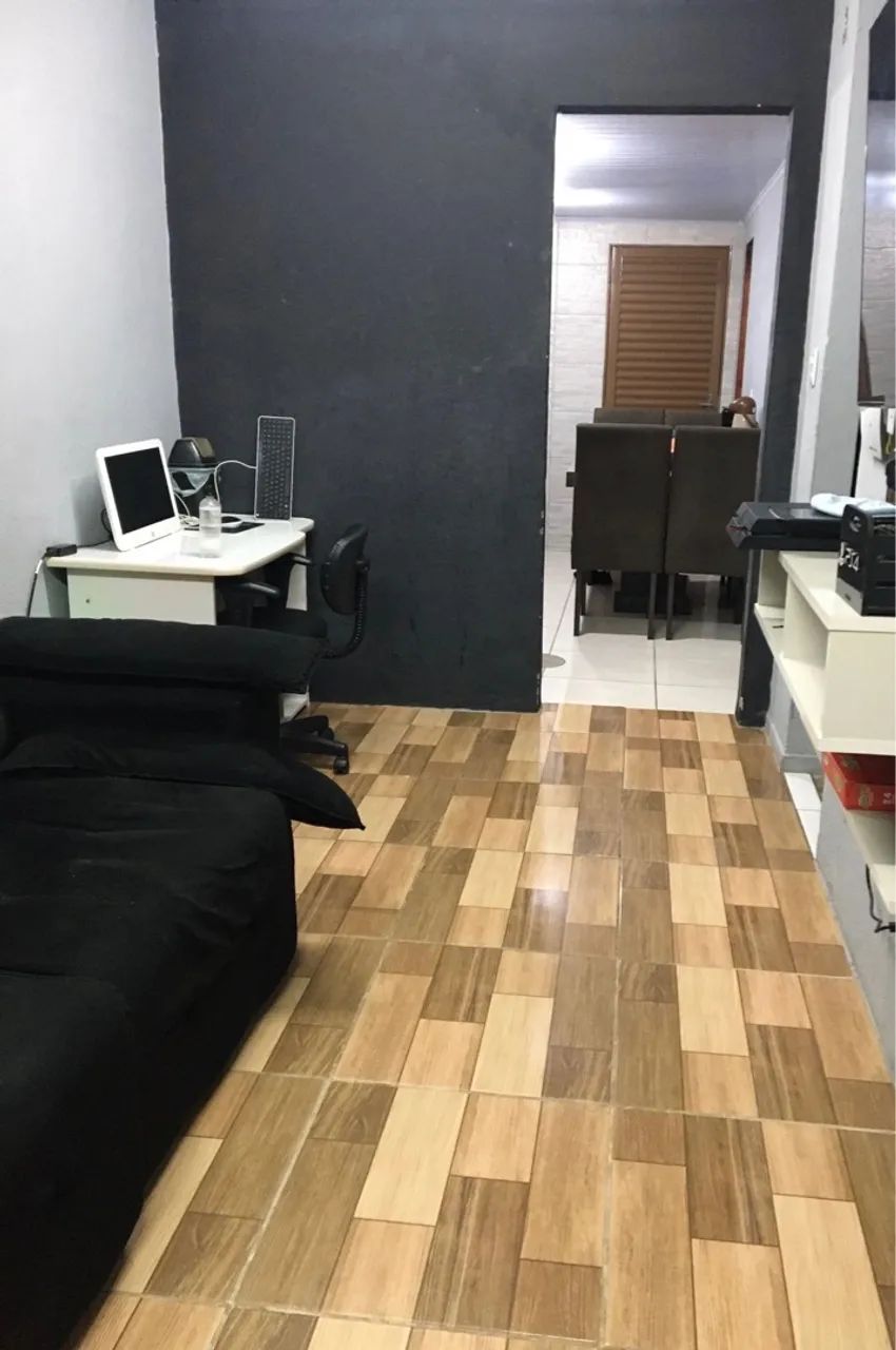 VENDE-SE UMA CASA