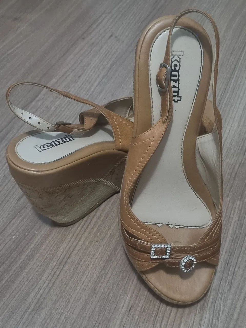 Sandália Anabela nº. 37 bege com Detalhes - Foto 2