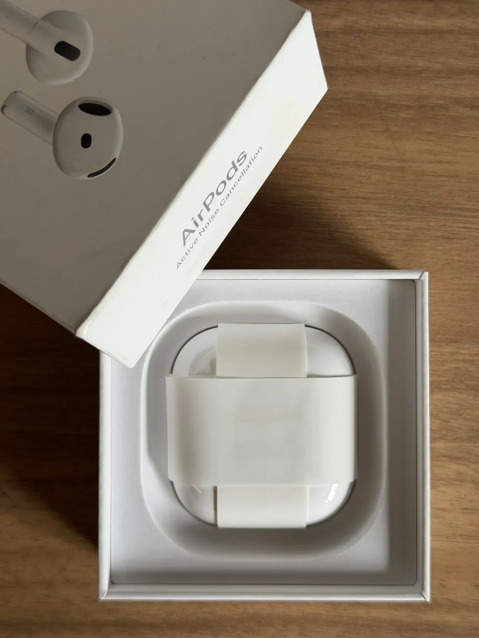 AirPods 4 com Cancelamento Ativo de Ruído (ANC) NOVO / LACRADO