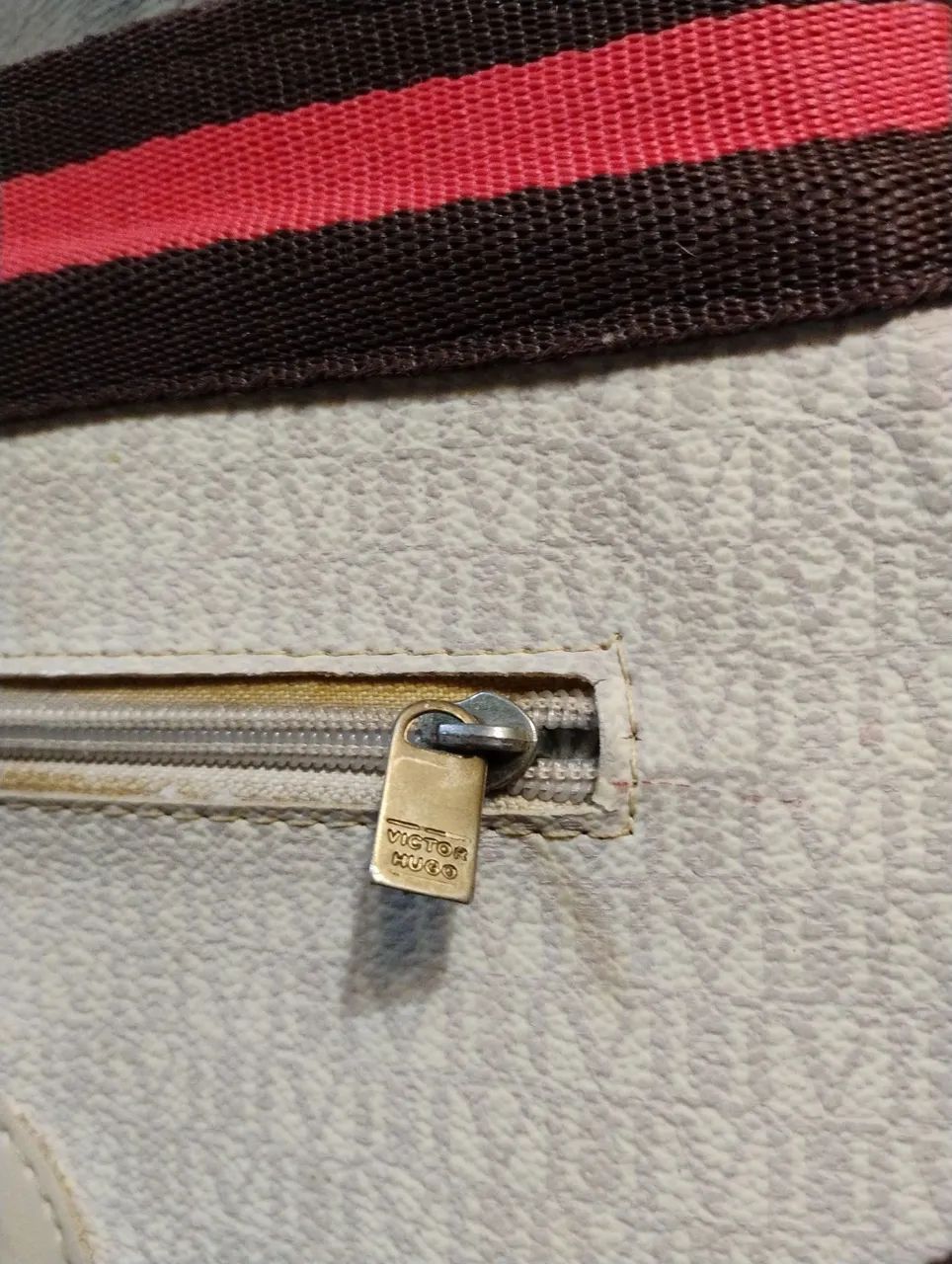 Bolsa de Ombro Clássica com Detalhes Elegantes - Foto 4