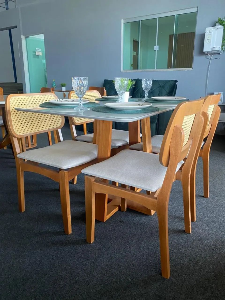 Mesa de jantar Juju com 4 cadeiras madeira maciça 