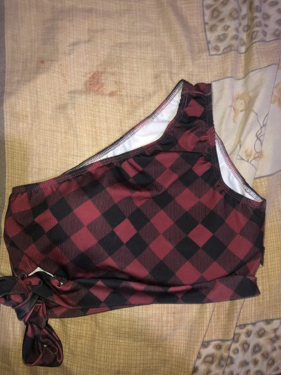 tops vermelho e laranja 20$ cada os outros sao 15$