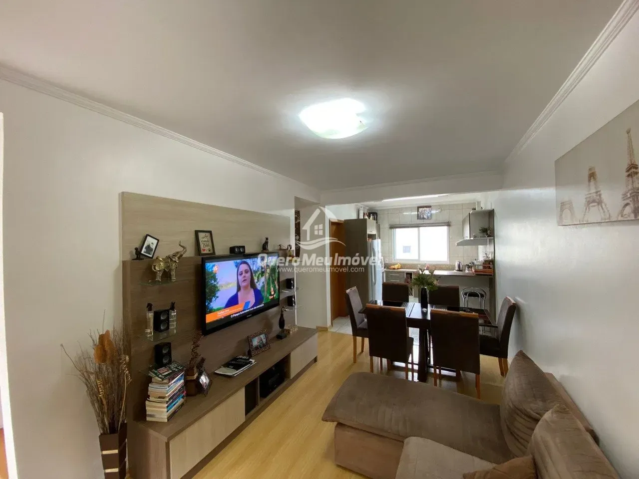 Sobrado triplex semimobiliado no Vinhedos
