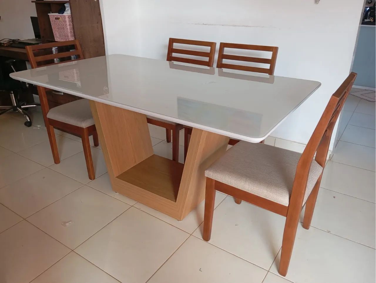 Mesa de Jantar com 6 Cadeiras toda de madeira  - Foto 2