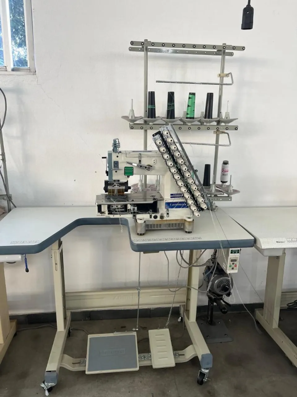 Máquina de Pesponto Multiagulhas Lanmax LM 088-12D (elastiqueira)
