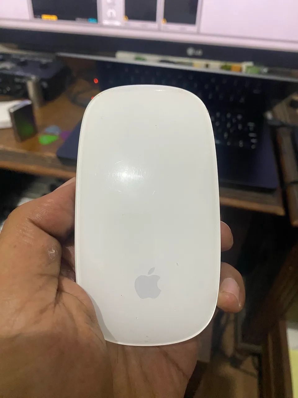 Apple Magic Mouse 1 (Primeira Geração) - Seminovo - R$20064529513778946121