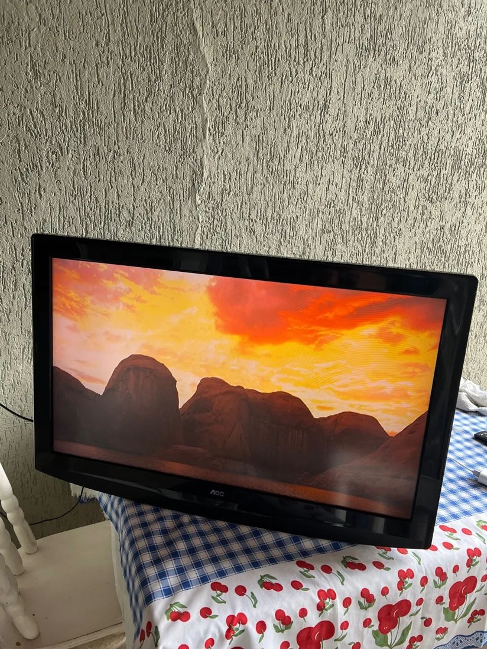 TV AOC 32 polegadas OBS: Com DEFEITO 