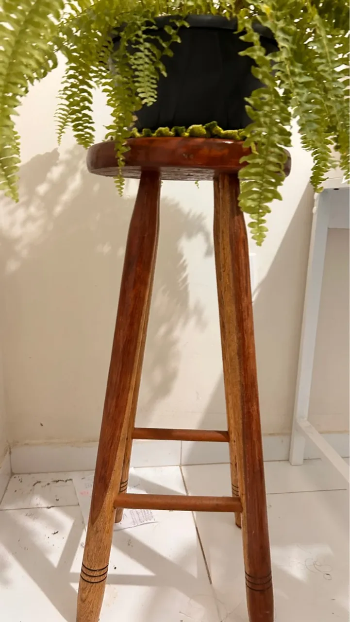 Banqueta de madeira