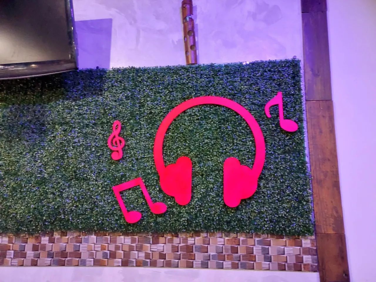 Fone de ouvido e Notas Musicais  Decoração  - Foto 3